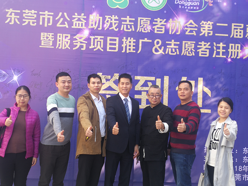 区浩景先生及他的团队